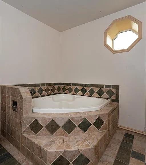 40 W Main St — Photo 21