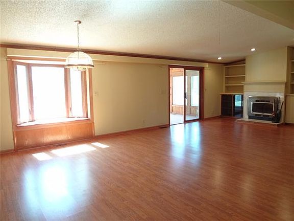 2nd image of 10097 Blackberry Ln
