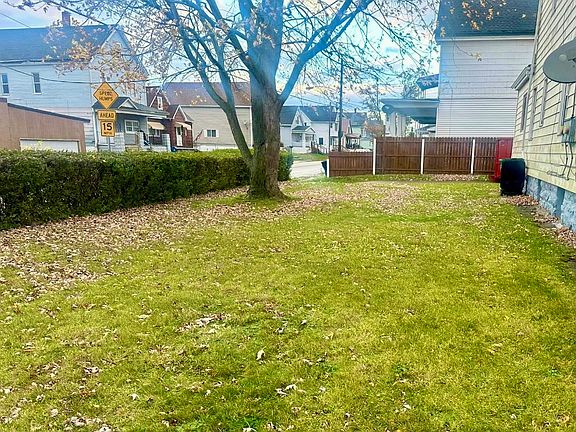 5th image of 1684 William St #1