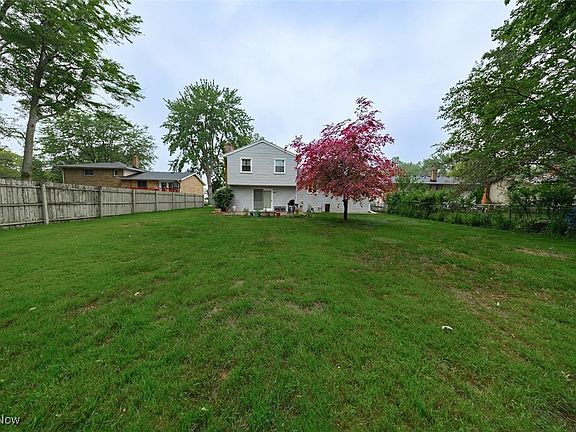 3rd image of 29631 Sutton Dr
