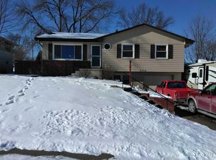 9312 Manderson Cir, Omaha, NE 68134