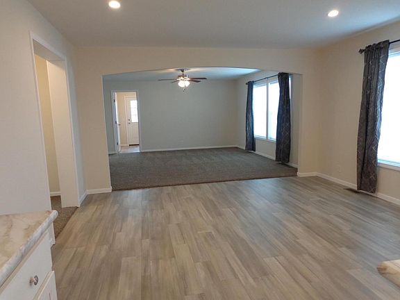5th image of 10753 Edwards Ln #313