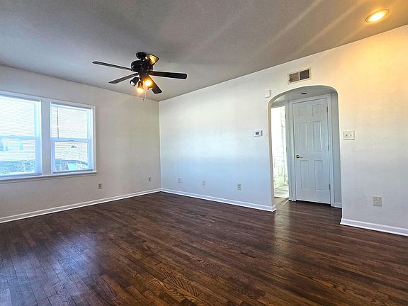 3rd image of 1216 E Hemphill Rd