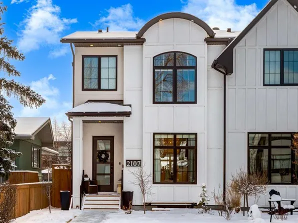 2107 N 52nd Ave SW, Calgary, AB T3E 1K4