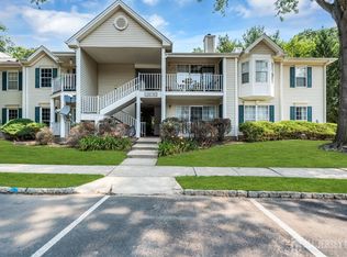 143 Sapphire Ln, Franklin Park, NJ 08823