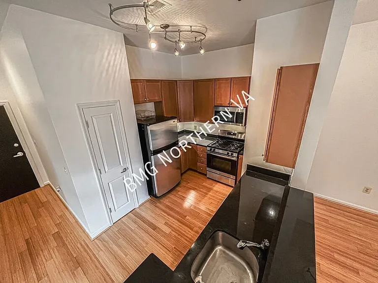 309 Holland Ln #105 — Photo 7