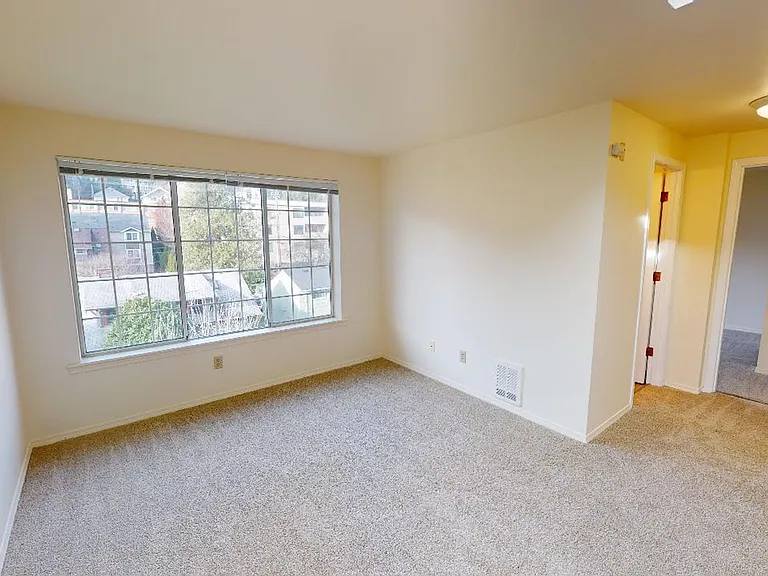 5307 Live Close To University Village And Uw! — Photo 10