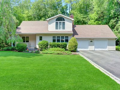 21 Woodedge Drive, Dix Hills, NY, 11746