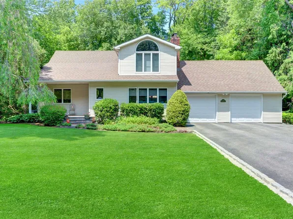 21 Woodedge Drive, Dix Hills, NY 11746