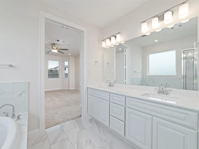 1911 Hickory Grove Ln — Photo 26