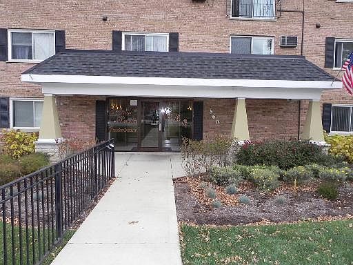 1st image of 560 Lawrence Ave SE Unit 305