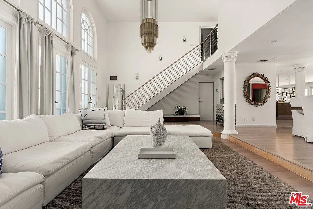 6 bed, 5.0 bath, 5080 sqft, $25,000 — Photo 3
