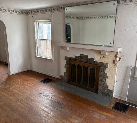 3rd image of 2939 Revere Ave