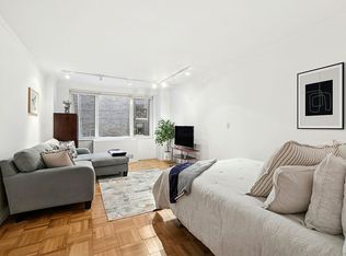 301 E 22nd St APT 8B, New York, NY