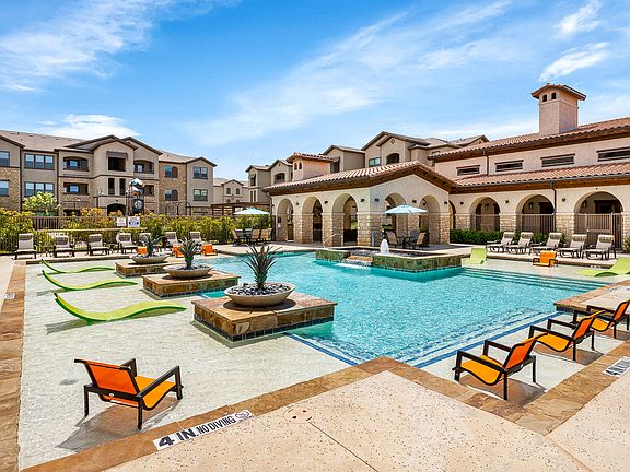 Resort-style Pool