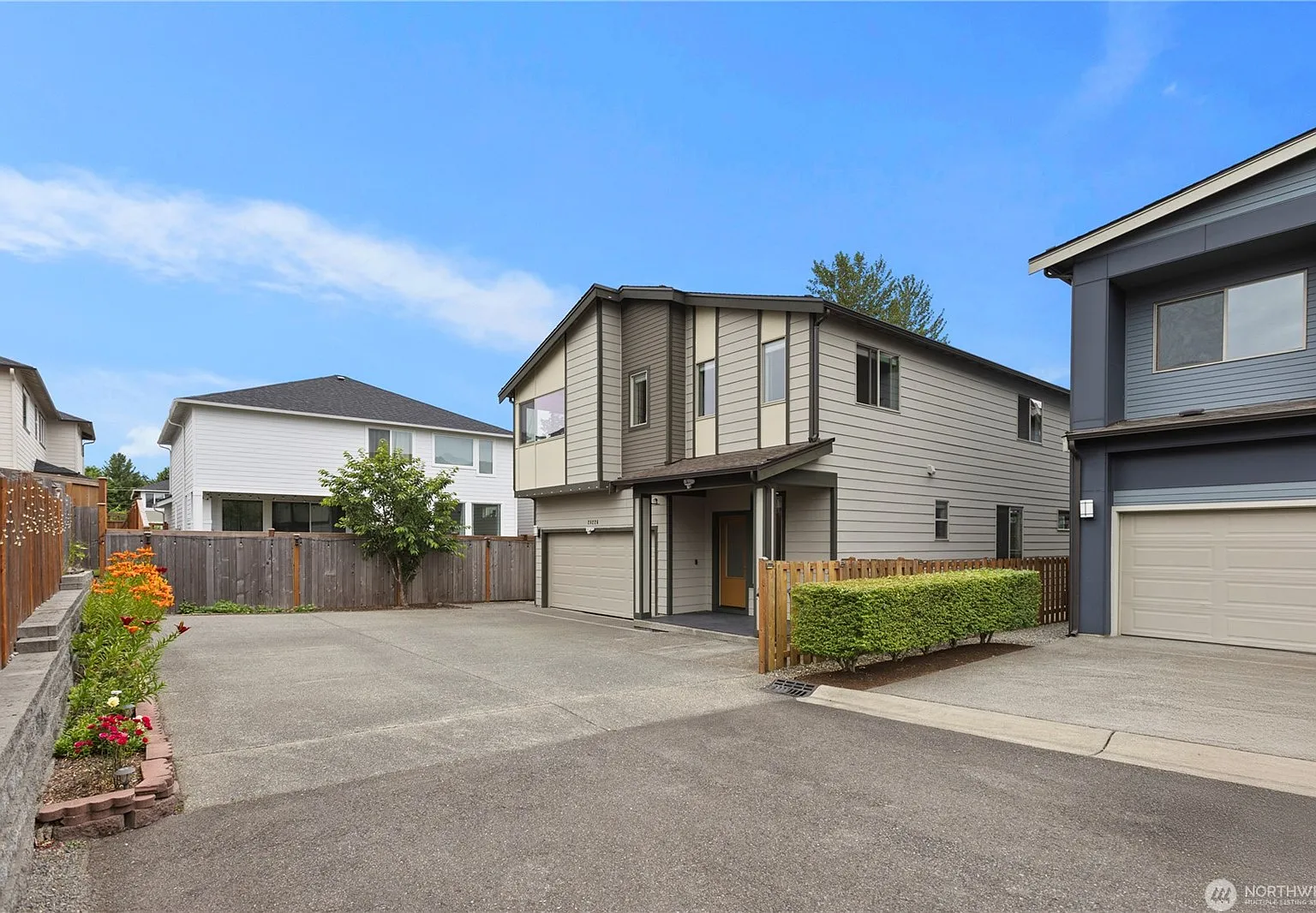 4 bed, 2.5 bath, 2780 sqft, $3,600 — Photo 3