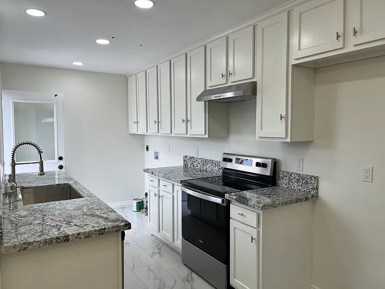 1305 E Oakmont Ave — Photo 3