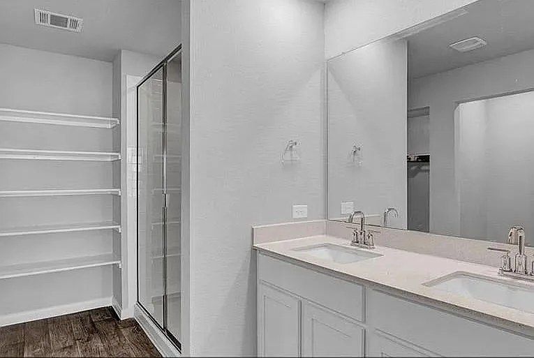211 Hamilton Pool Ln — Photo 5
