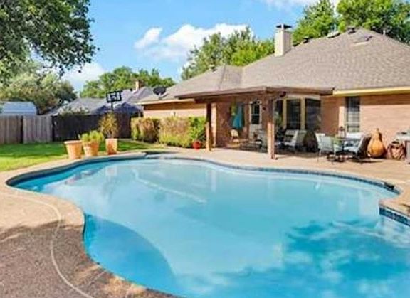 4th image of 3630 Ridgewood Dr