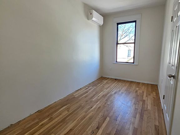 5th image of 60-42 54th Pl