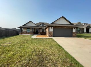 664 SW 11th St, Moore, OK 73160