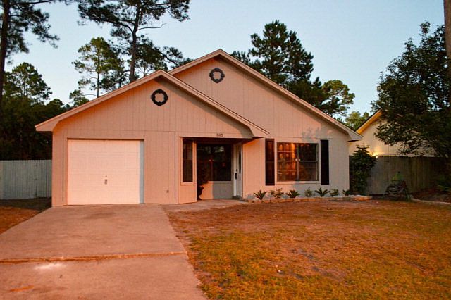 1st image of 803 Lost Grove Ln