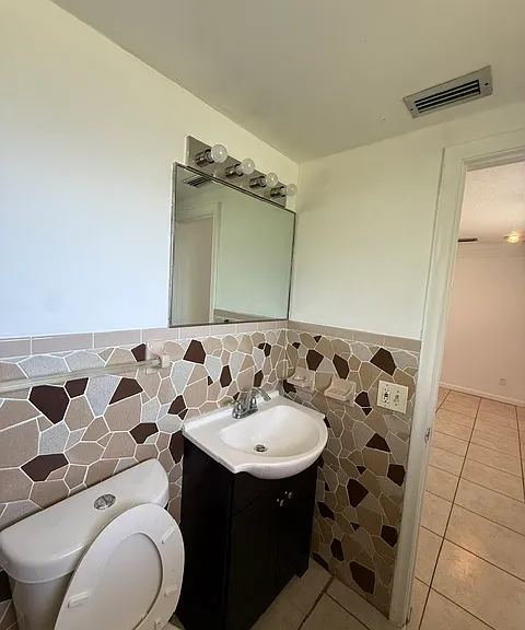1020 N 18th Ct #201 — Photo 14