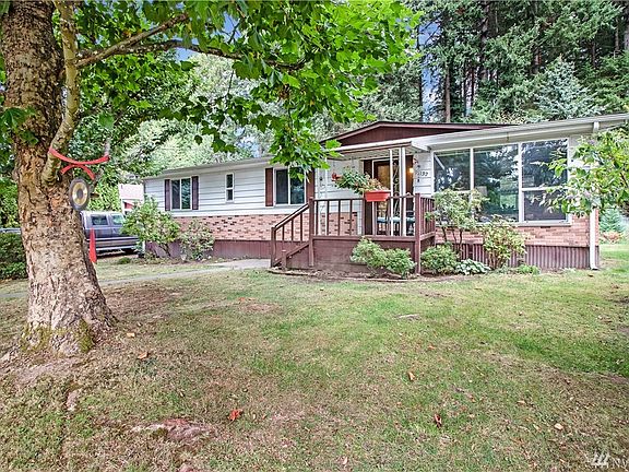 2nd image of 17132 Kinnikinnick Ct SE