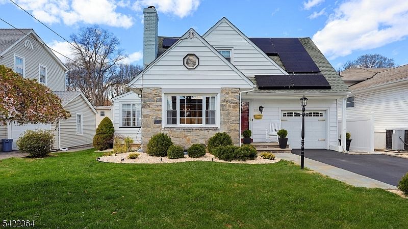 1st image of 382 Huntington Rd