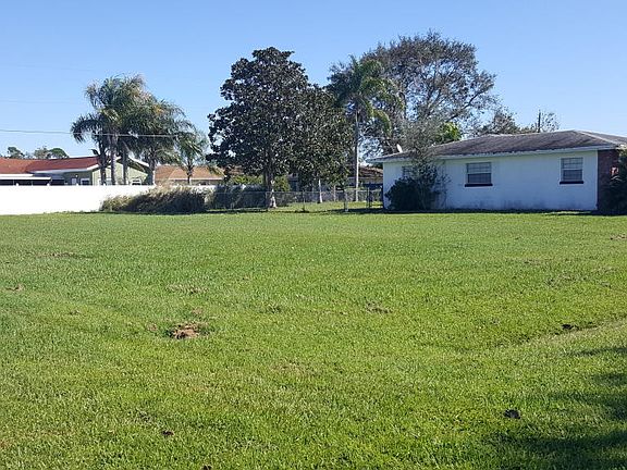 4th image of 417 SE Sunnydale Ln