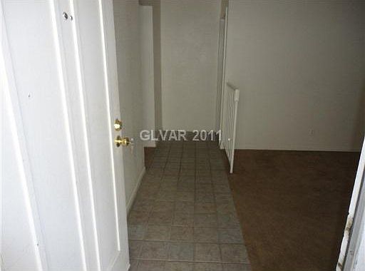 2nd image of 2377 N Los Feliz St