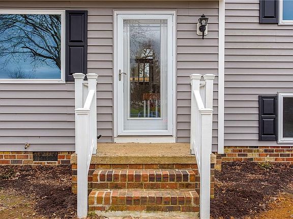 3rd image of 1205 Elmshadow Dr