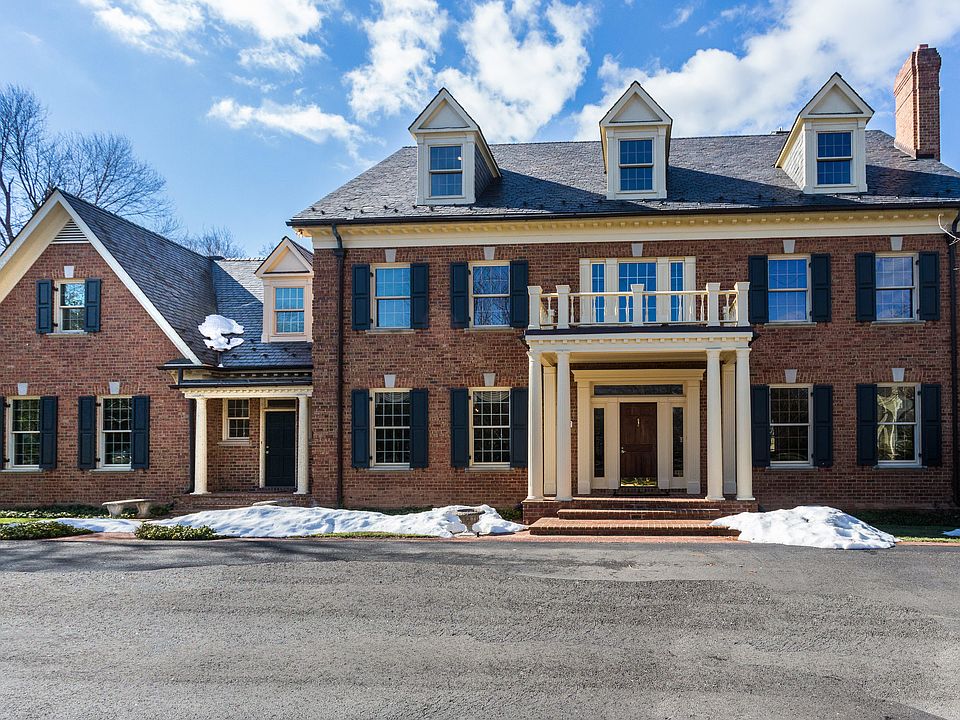 1st image of 934 Douglass Dr