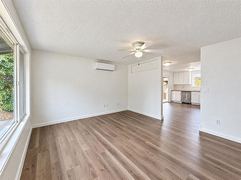 3rd image of 32133 Morrison Street