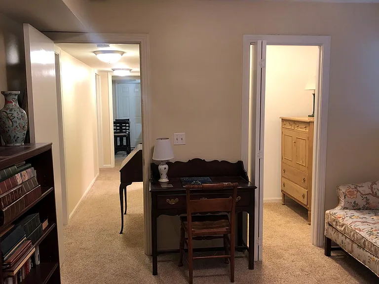 6820 Cloudland Dr — Photo 10