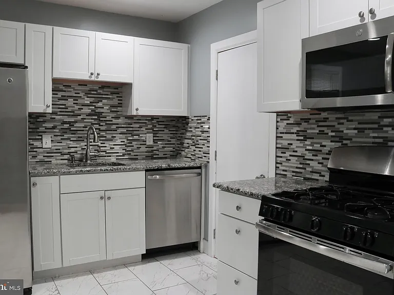 102 E Main St — Photo 9