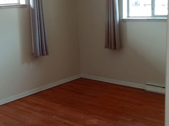 NORTH / EAST BEDROOM