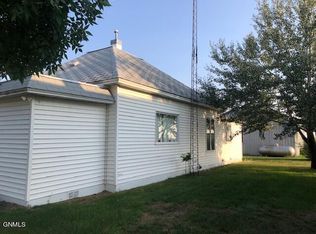 206 Minnehan St, Medicine Lake, MT 59247