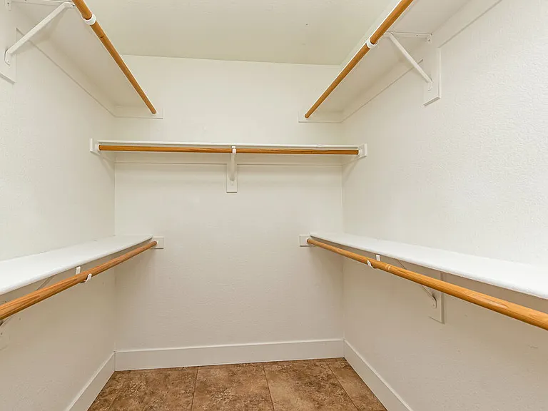 7409 Hickory Hills Dr — Photo 10