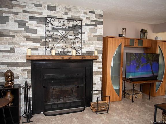 4th image of 81 Main St Unit 37C