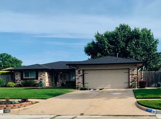 705 Cross Timbers Dr, Moore, OK 73160