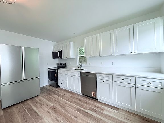 2nd image of 1348 Grant St