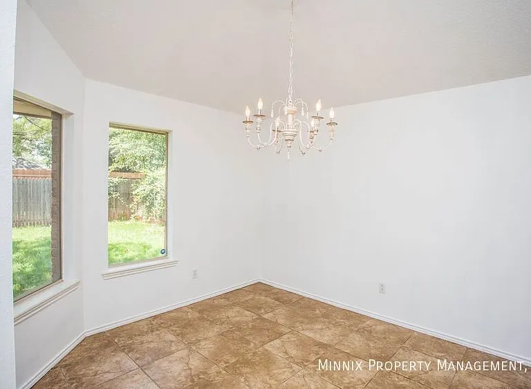 3305 103rd St — Photo 32