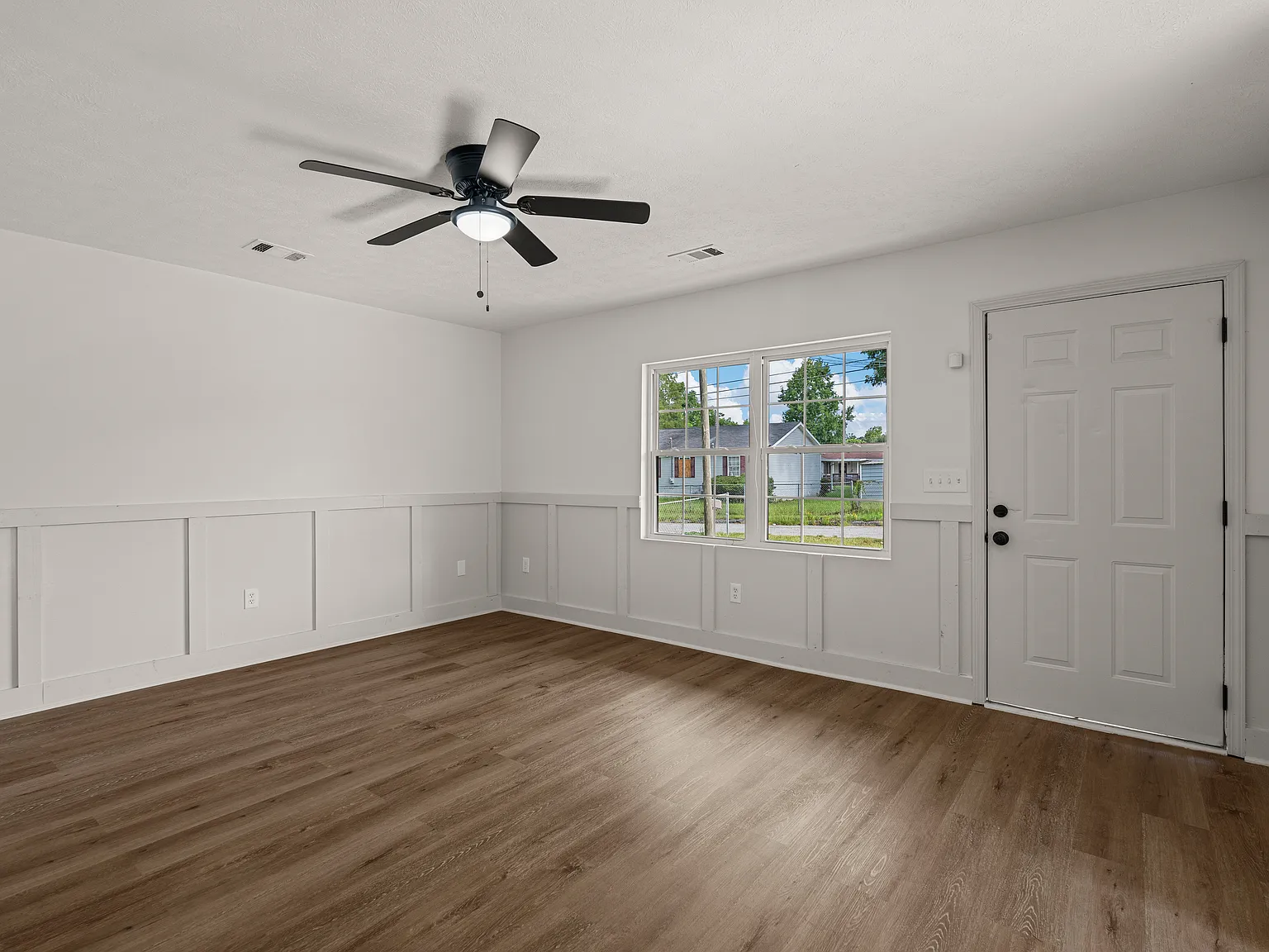 3 bed, 1136 sqft, $1,100 — Photo 3