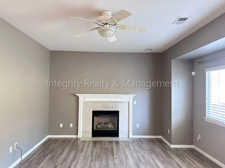 1041 Laurenwood Ln — Photo 20