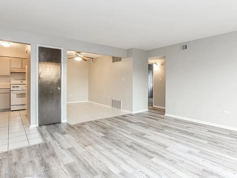 10701 S Keating Ave #3D — Photo 4