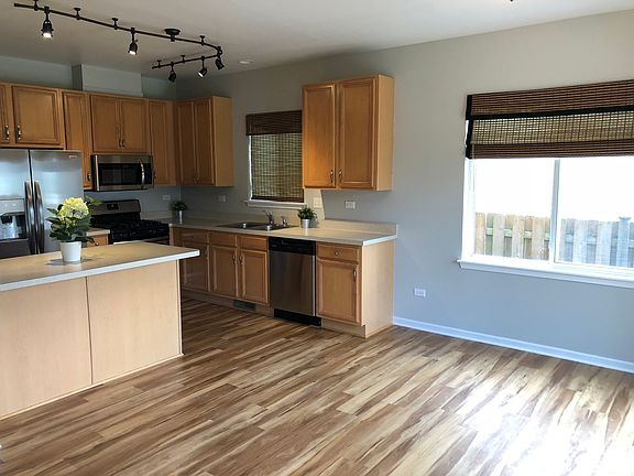 3rd image of 2422 Claridge Ln
