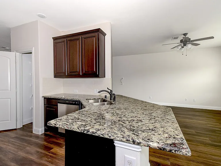 6819 Jade Dr — Photo 13
