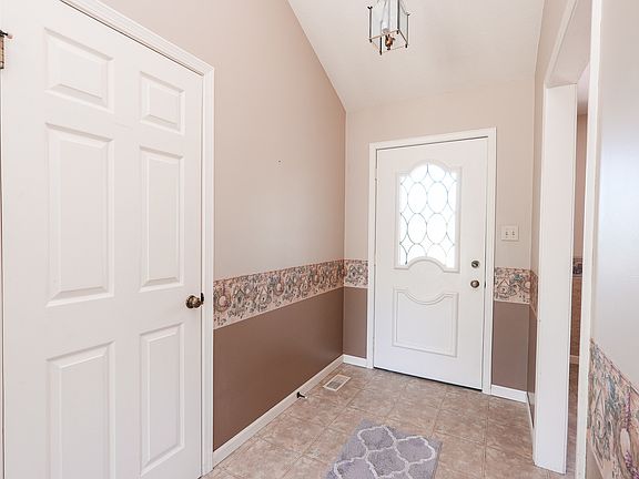 3rd image of 690 Vicksburg Ct