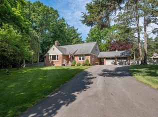 4380 Whitney Ave, Hamden, CT 06518